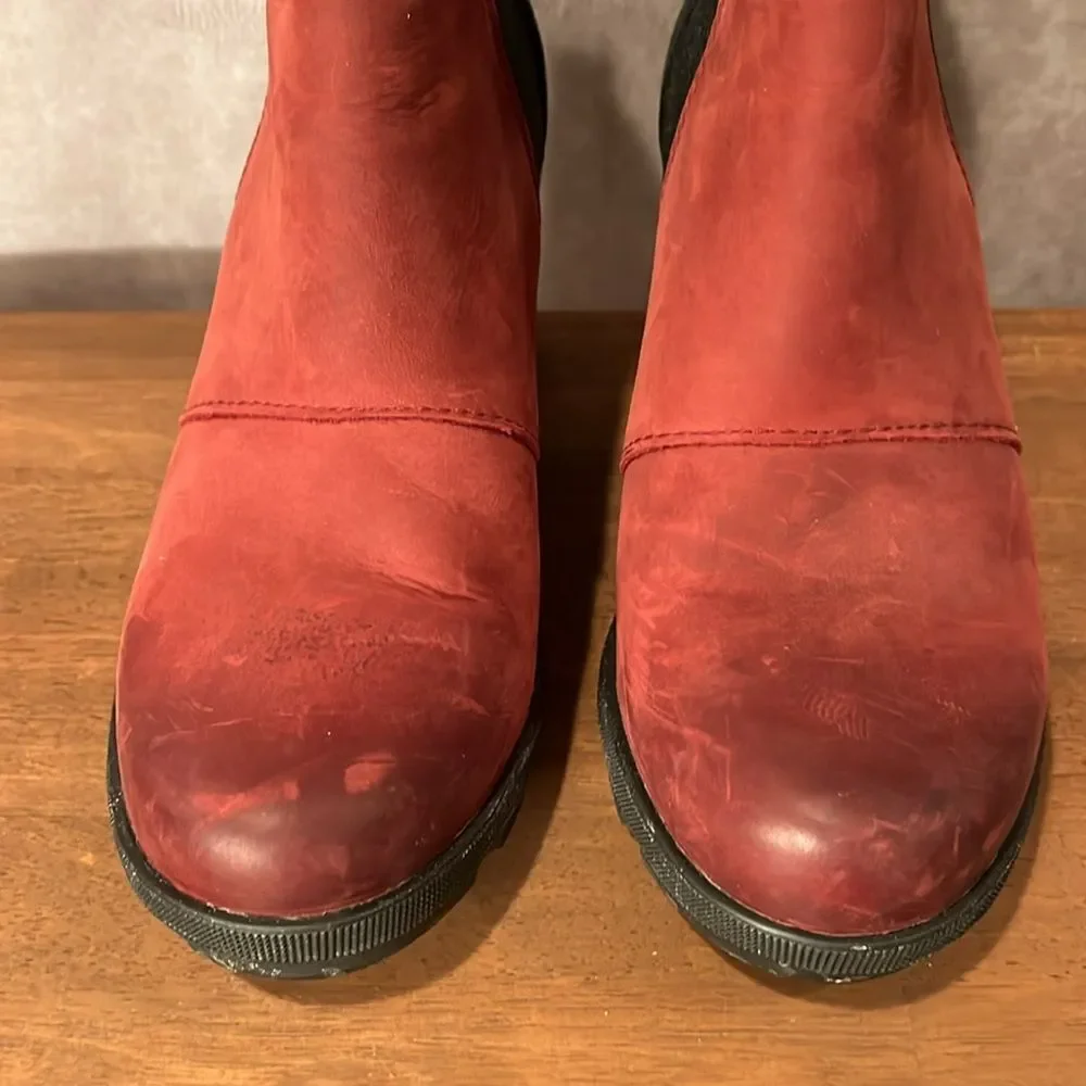 Sorel Lea Burgundy/Red and Black Platform Wedge Winter Ankle Boots size 6.5
